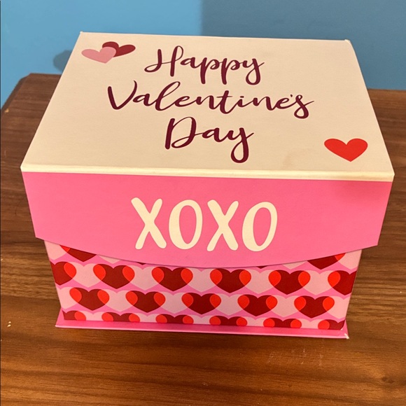 Greenbriar International Other - Valentine's Day Heart Box